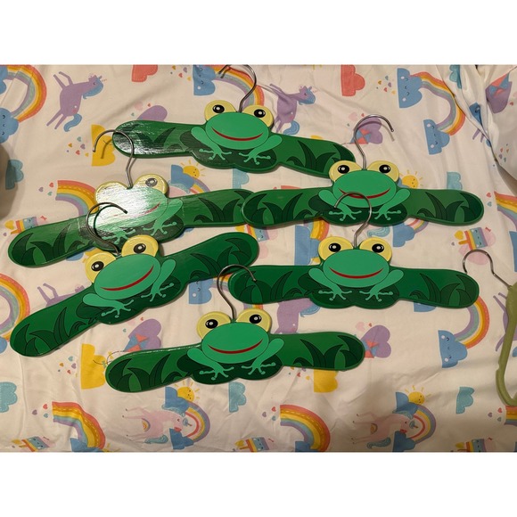 Kidorable Frog Shaped Wooden Kids Hangers Set of 7 - Picture 6 of 6